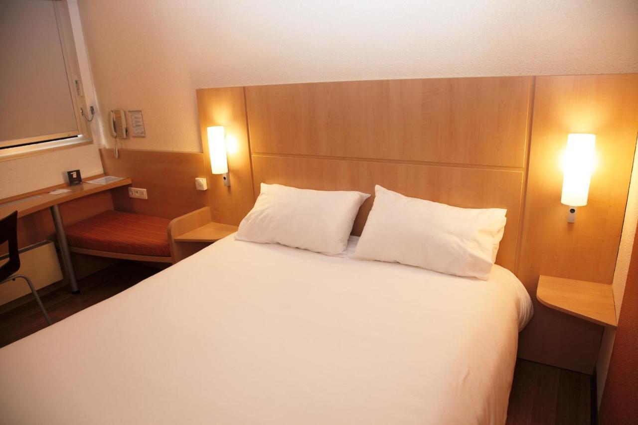 Ibis Les Etangs Des Moines Hotell Fourmies Exteriör bild