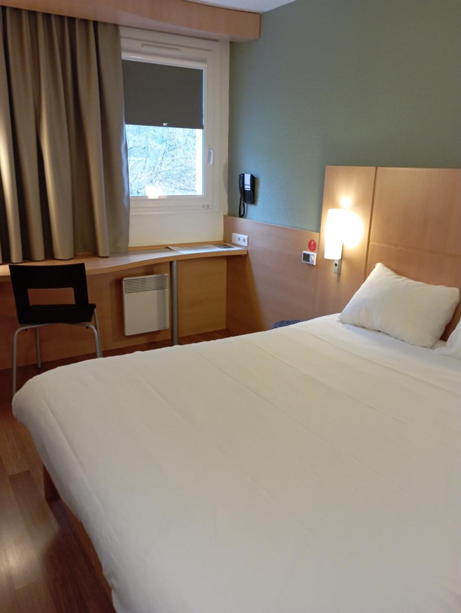 Ibis Les Etangs Des Moines Hotell Fourmies Exteriör bild