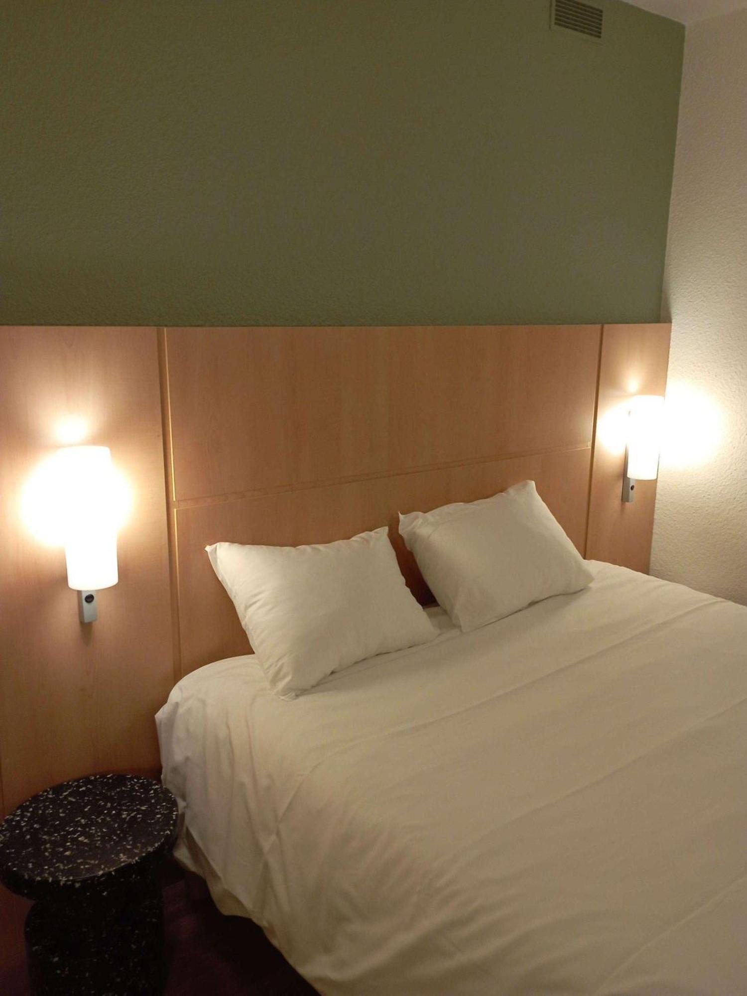 Ibis Les Etangs Des Moines Hotell Fourmies Exteriör bild