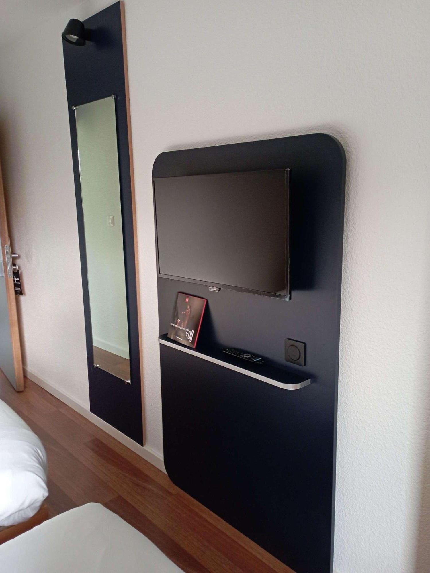Ibis Les Etangs Des Moines Hotell Fourmies Exteriör bild