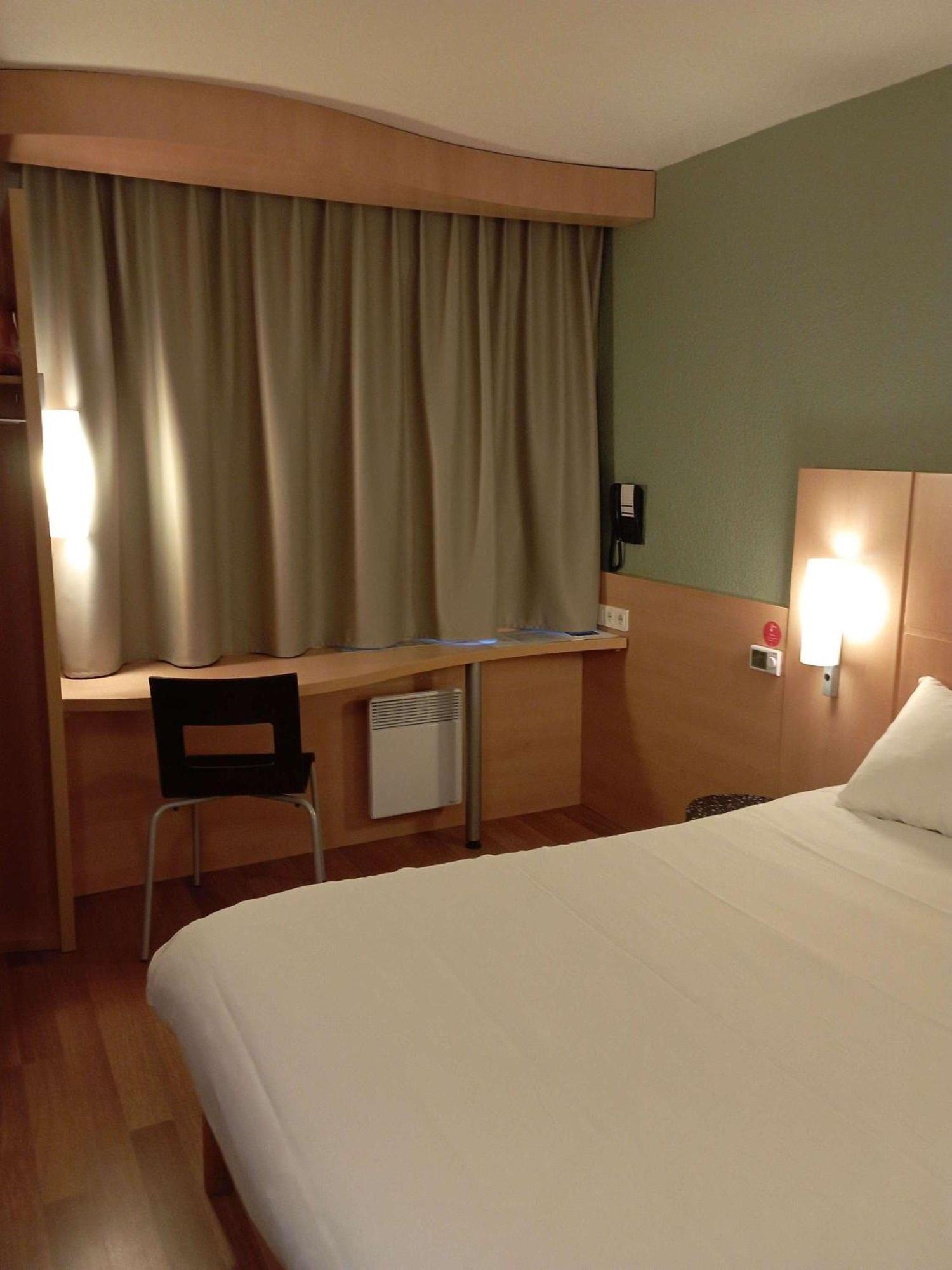 Ibis Les Etangs Des Moines Hotell Fourmies Exteriör bild